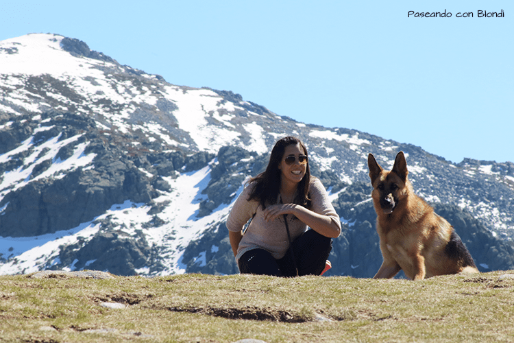 Sandra y Blondi en la Bola del Mundo